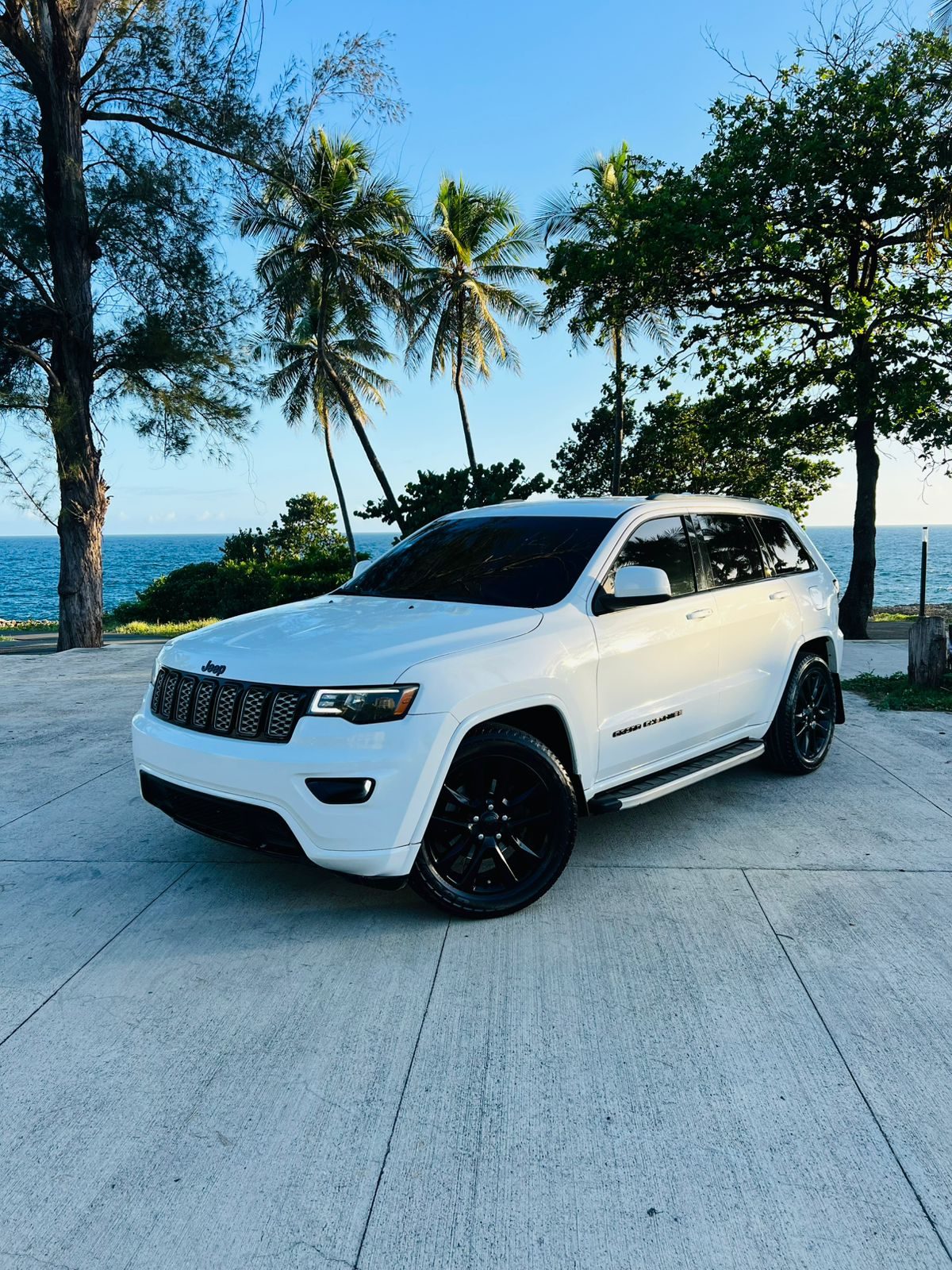 Jeep Grand Cherokee Laredo 2018 vista frontal
