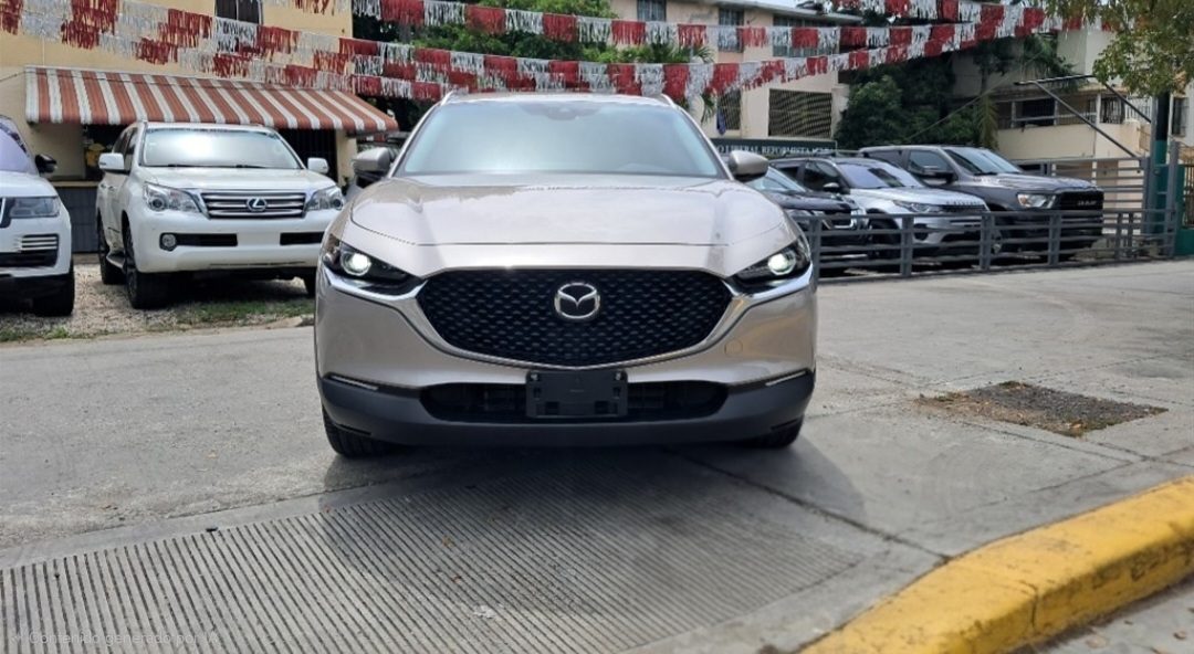 Mazda CX-30 selet 2023 vista frontal